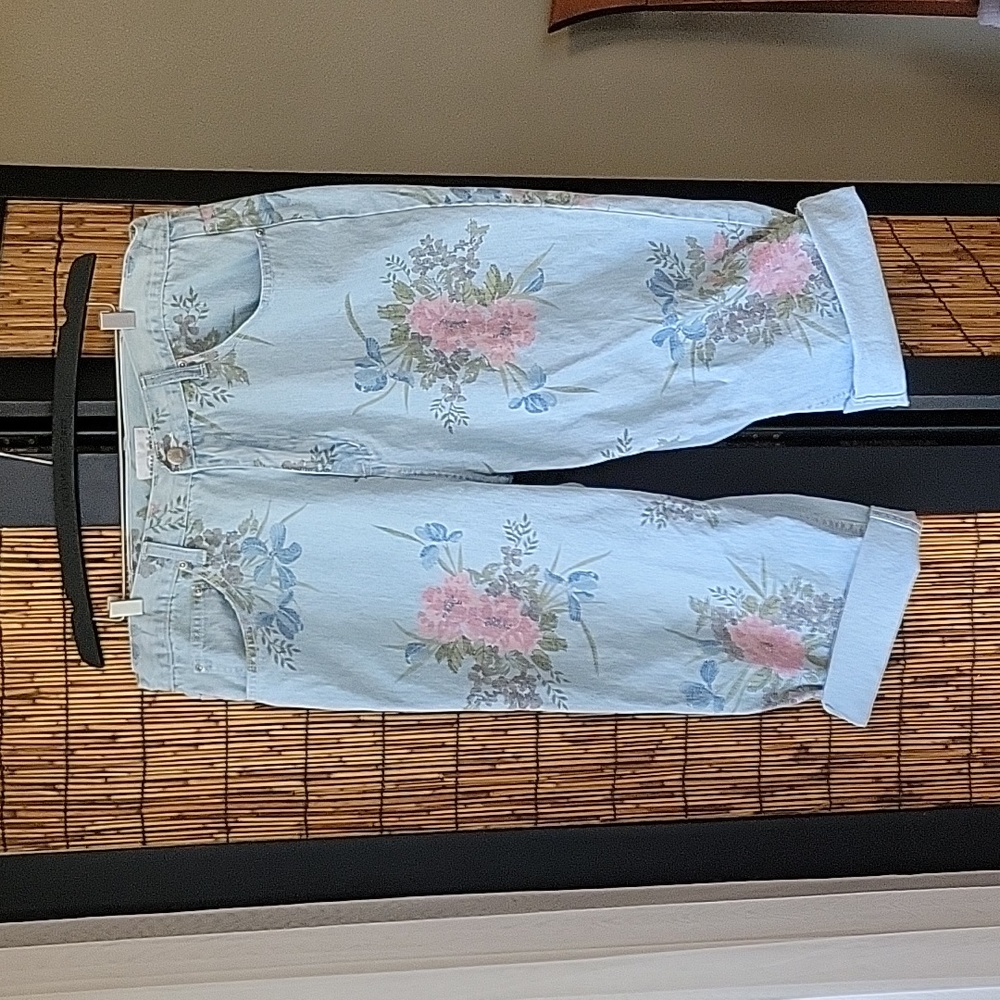 Vintage 90s Graff Wear Floral Print Capri Jeans